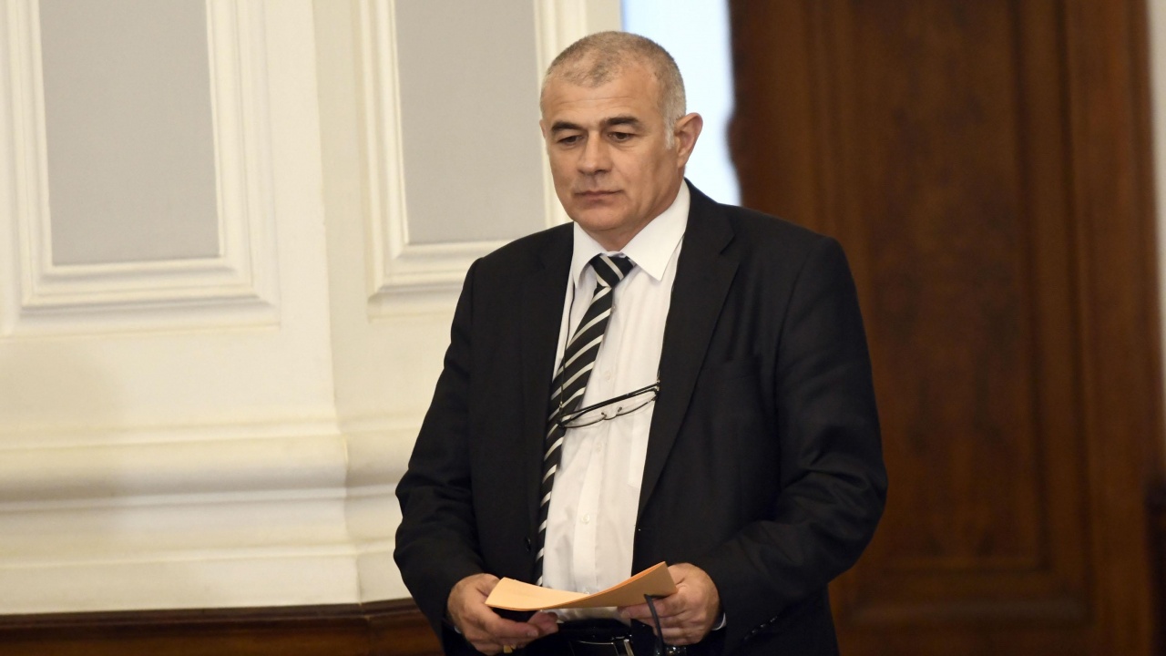 Социалният министър и управителят на НОИ Ивайло Иванов говорят за