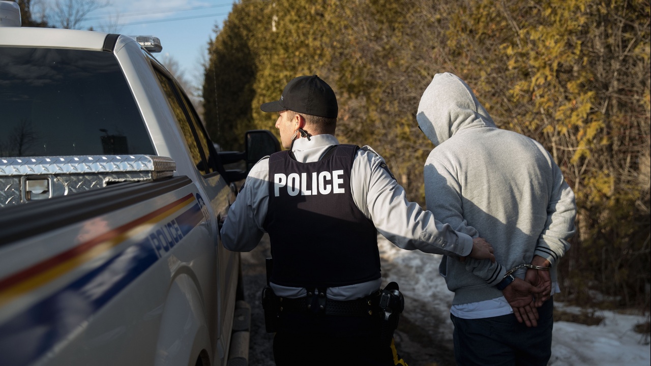 Полицията в Канада задържа протестиращи