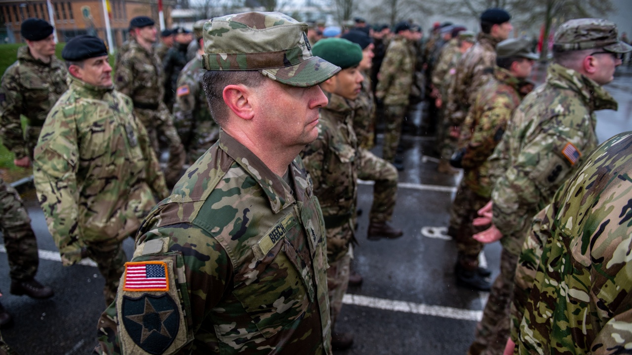  Сухопътните сили на Съединени американски щати ще уволняват бойците, отказали да се имунизират 