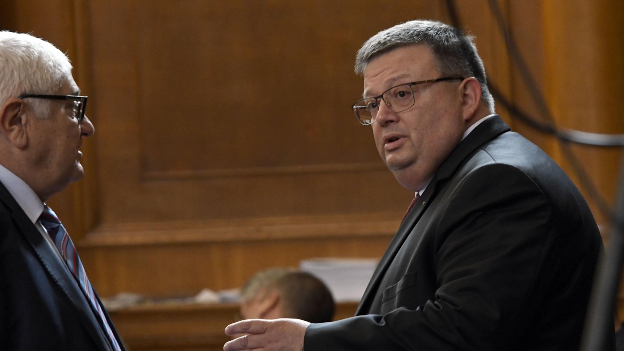 Цацаров: През бюджета се изменят куп нормативни актове