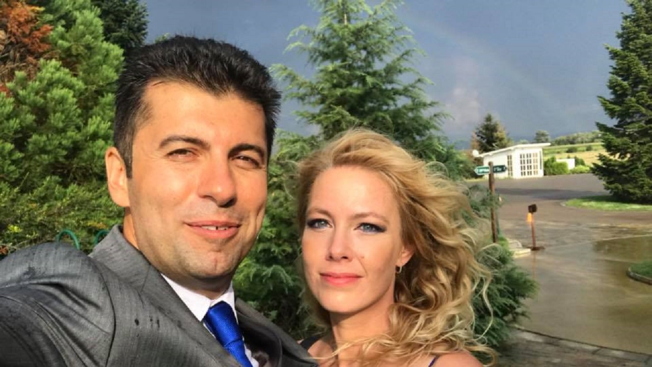 Съпругата на премиера Кирил Петков официално знае български, поне според