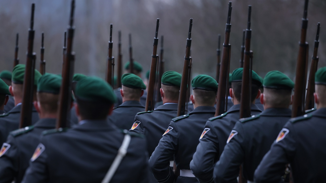  Германия разисква дали да прати още бойци в Литва 
