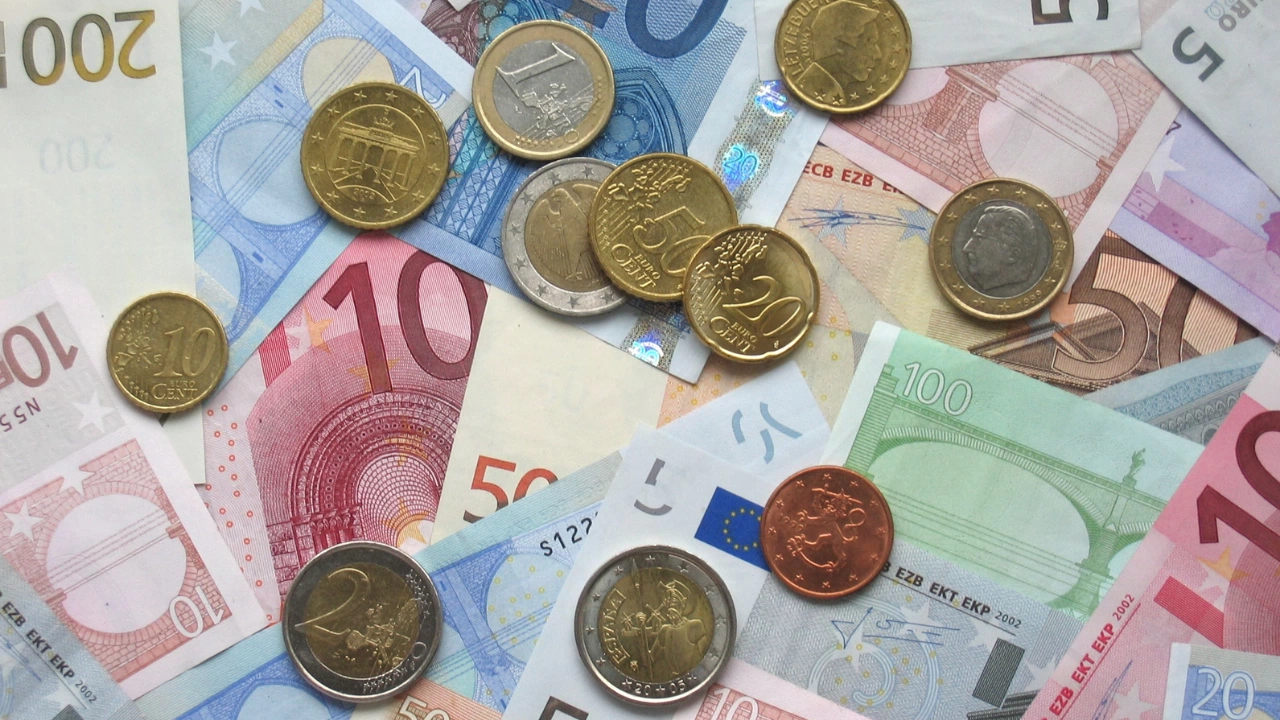 Курсът на еврото се задържа под прага от 1 12 долара