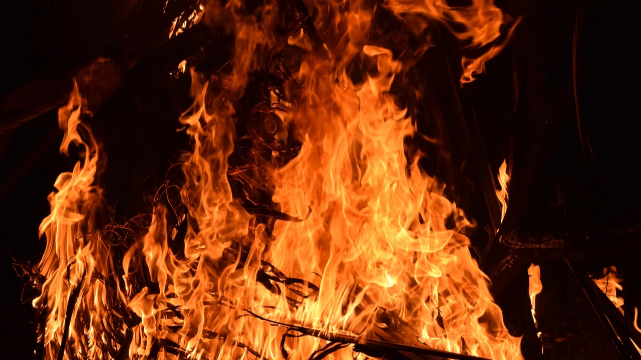 Възрастна жена е починала при пожар в дома си в