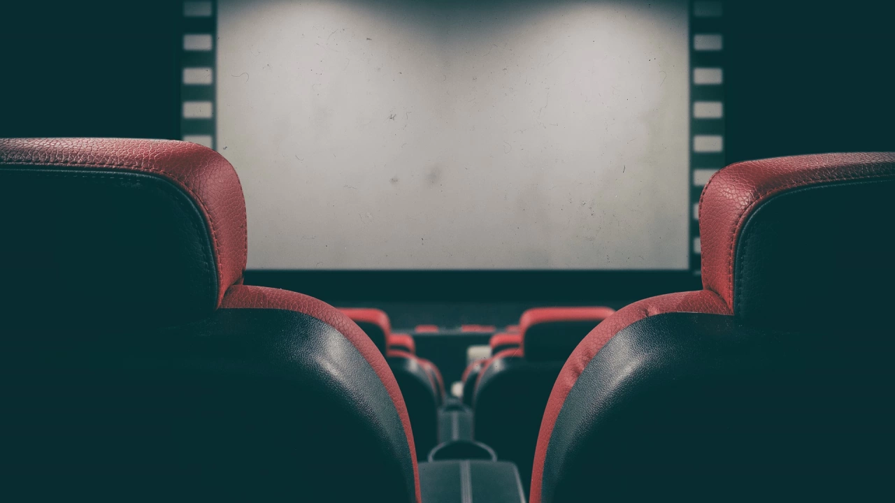 Двойно увеличение на приходите и зрителите в киносалоните отчитат обобщените
