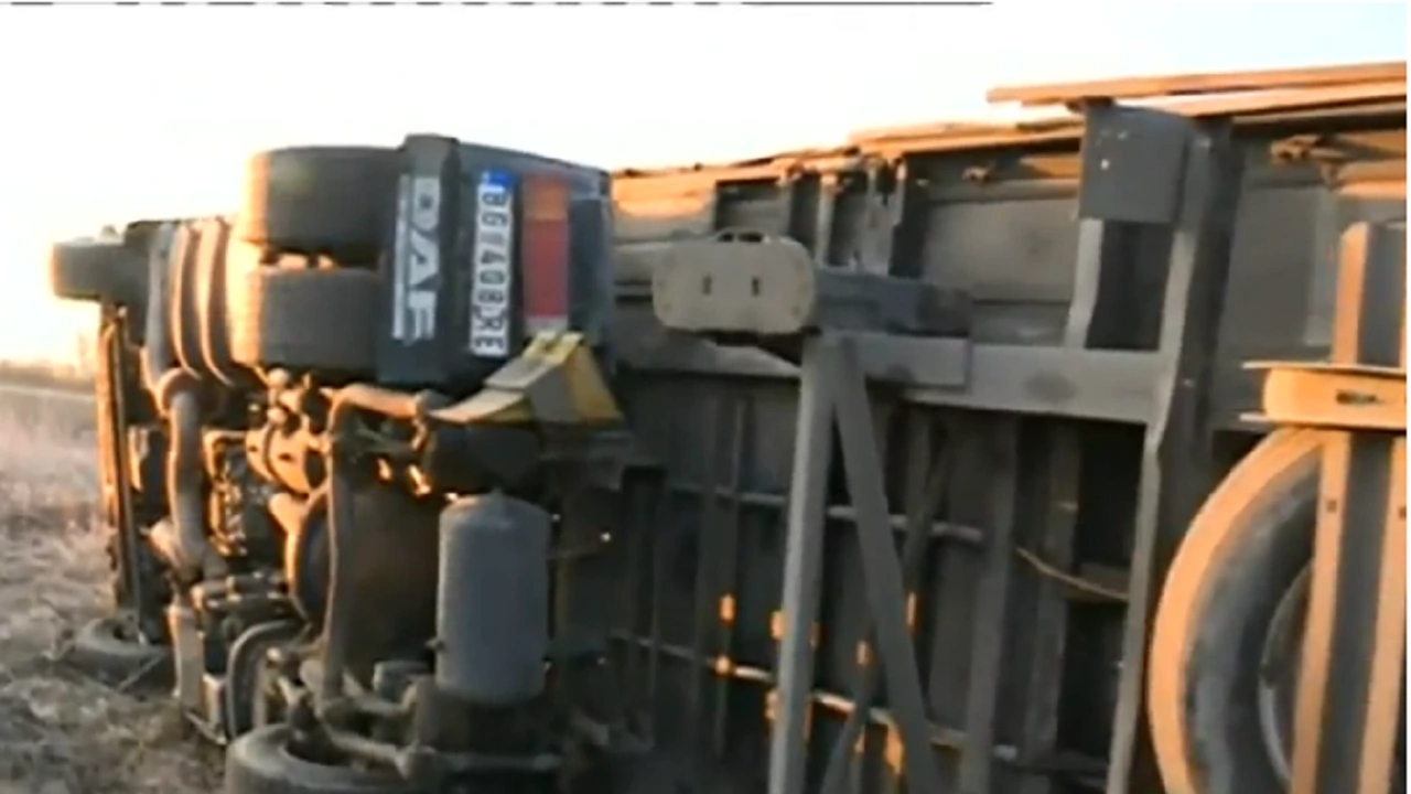 Катастрофирал камион стои повече от седмицата на АМ Тракия информира
