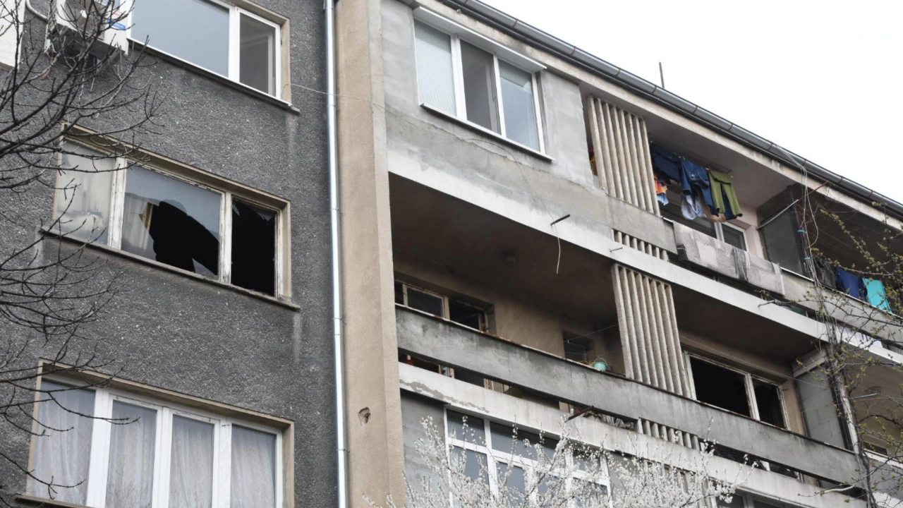 Жителите на опожарения блок в Благоевград са изправени пред ново