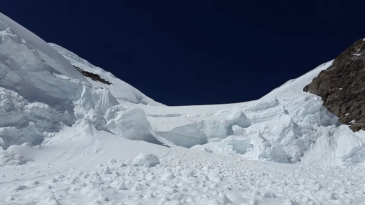 Осем души загинаха при три лавини в Австрия от вчера