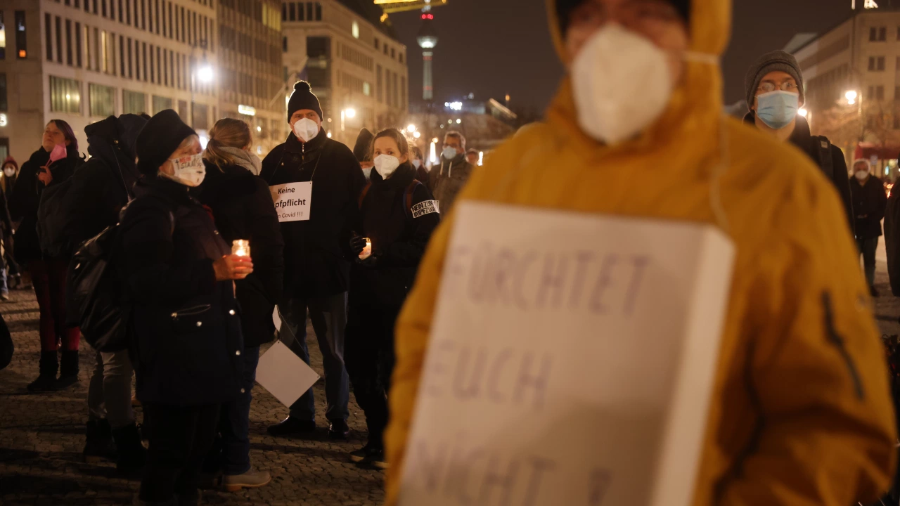 Хиляди хора протестираха вчера в няколко германски града срещу ограничителните