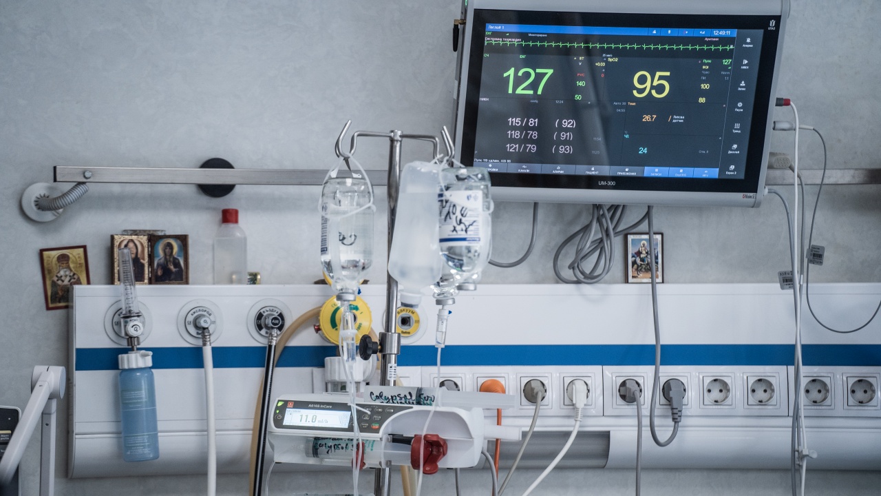 Смъртността при хоспитализираните пациенти с COVID-19 в болниците през миналата