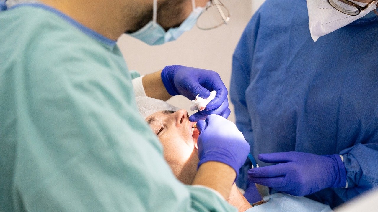 Зъболекари настояват за допълнителни 20 млн. лв. в бюджета за дентална помощ