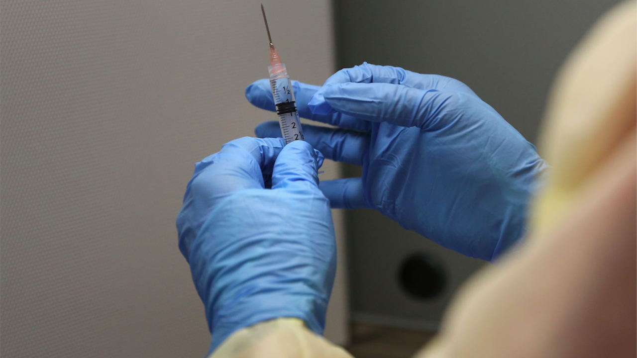 Индия одобри руската еднодозова ваксина Спутник лайт при хора, които