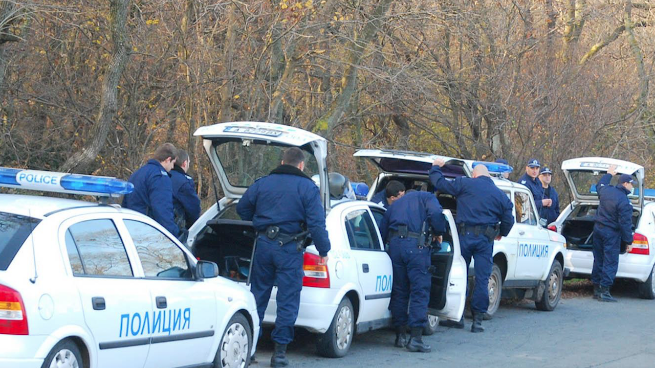 Мащабна полицейска операция се провежда в село Антон