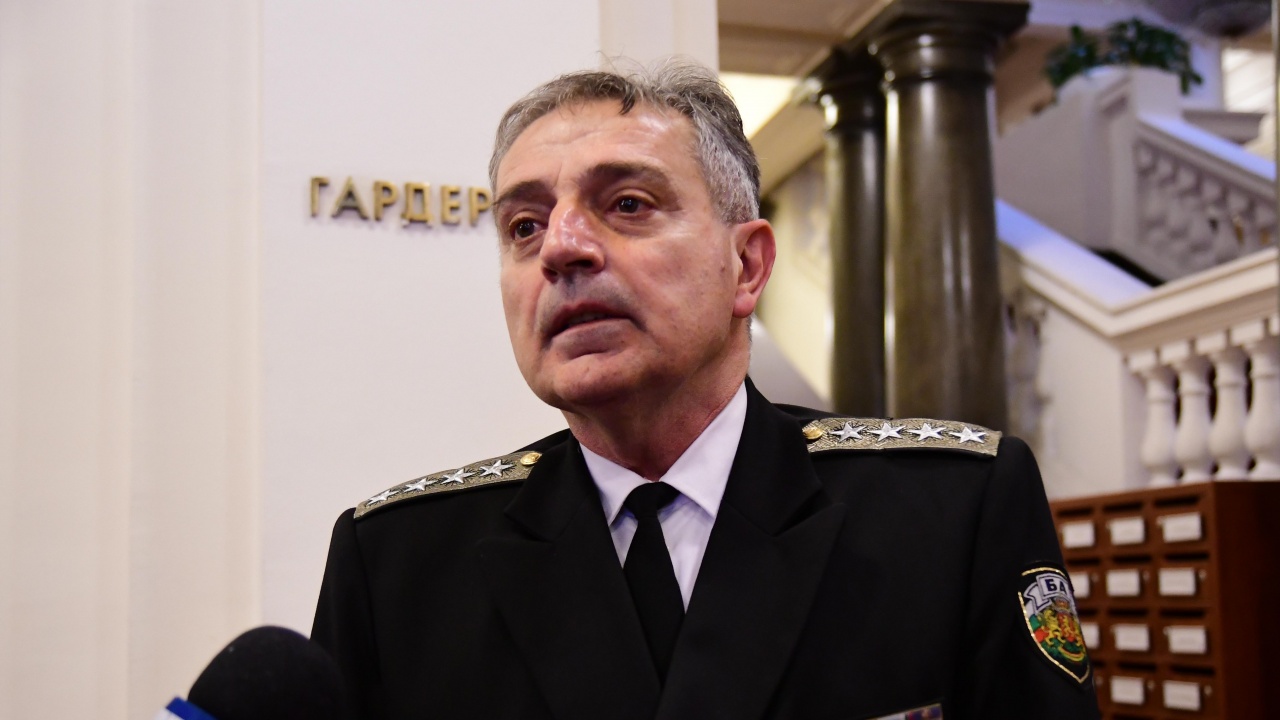 Началникът на отбраната адмирал Емил Ефтимов ще представи утре "Анализ