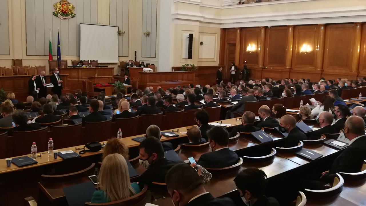 Българска банка за развитие и Българска агенция за инвестициите да преминат към Министерството на иновациите и растежа, гласува парламентът на първо четене