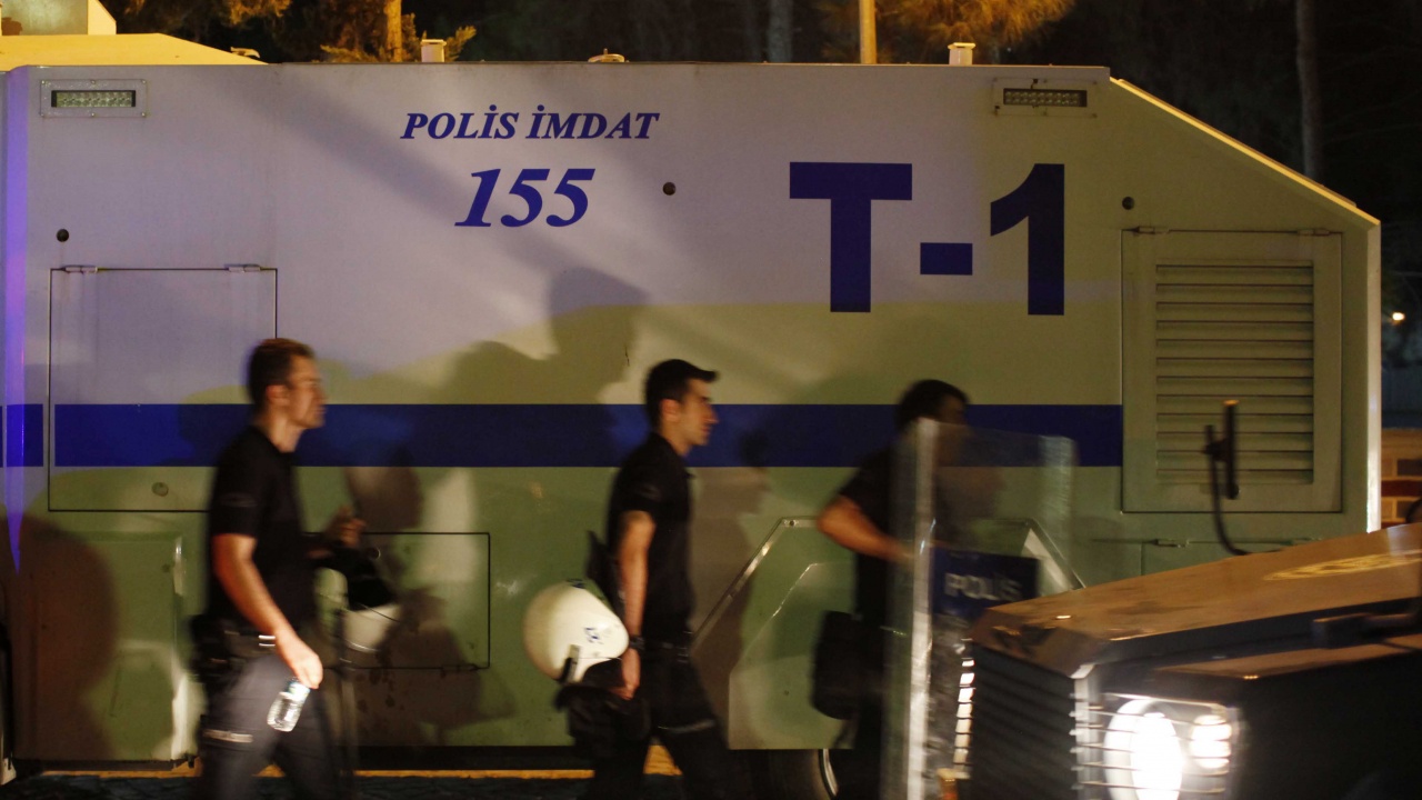 "Деветима души бяха задържани при операция на турската контраразузнавателна служба