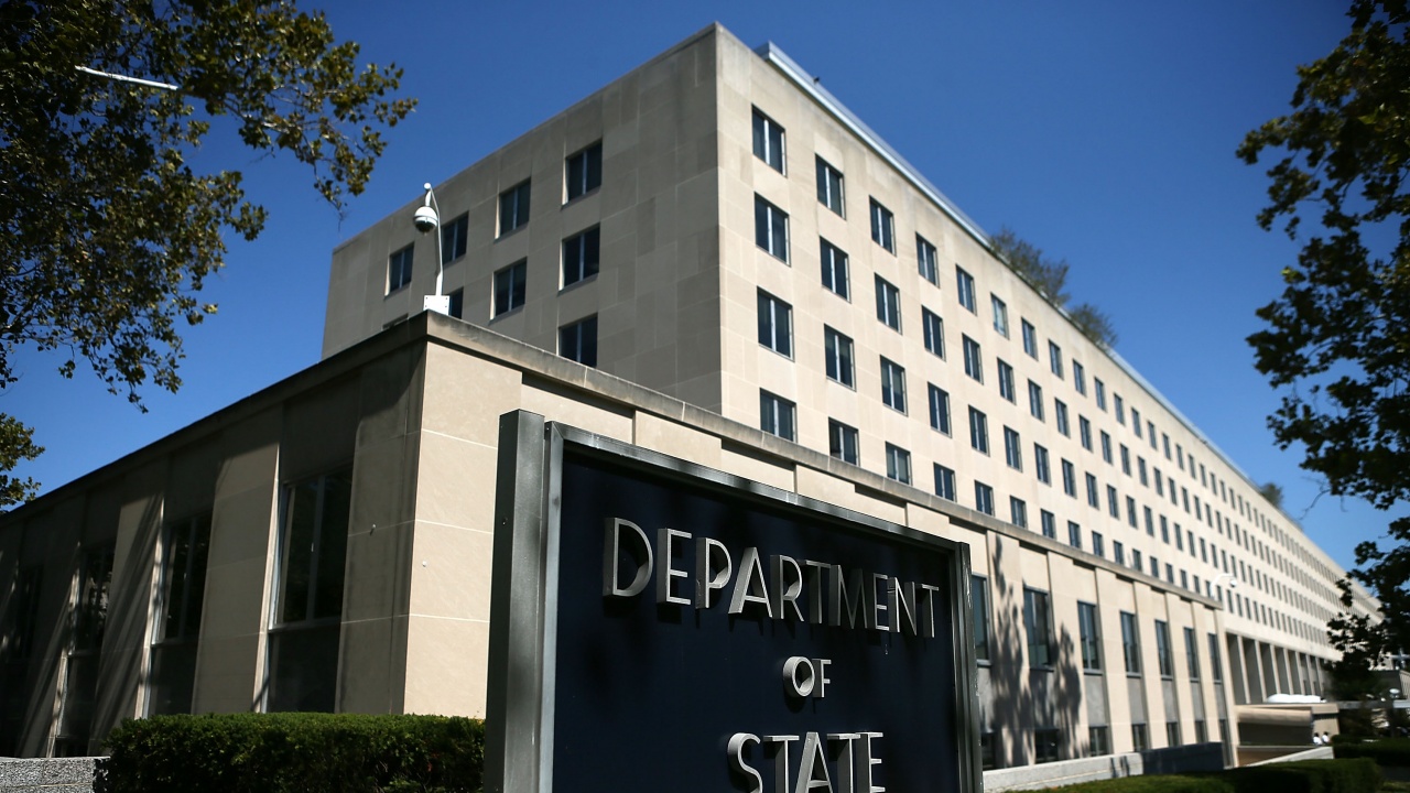  Държавният департамент на Съединени американски щати подреди на чиновници на посолството в Украйна да изоставен страната 