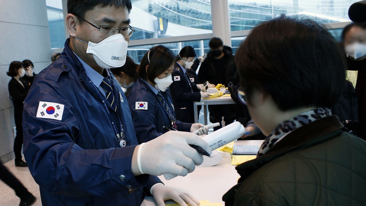  Южна Корея записва рекордно висок брой нови случаи на COVID-19 