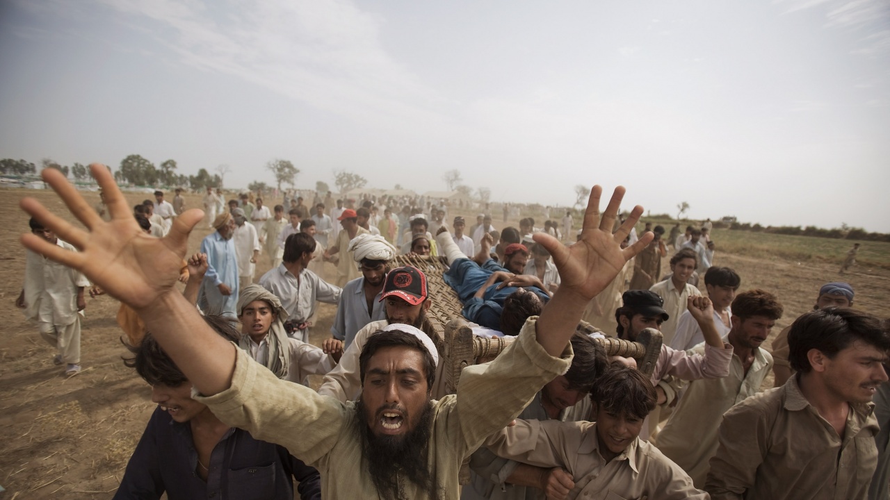 В Пакистан убиха с камъни психично болен, осквернил Корана