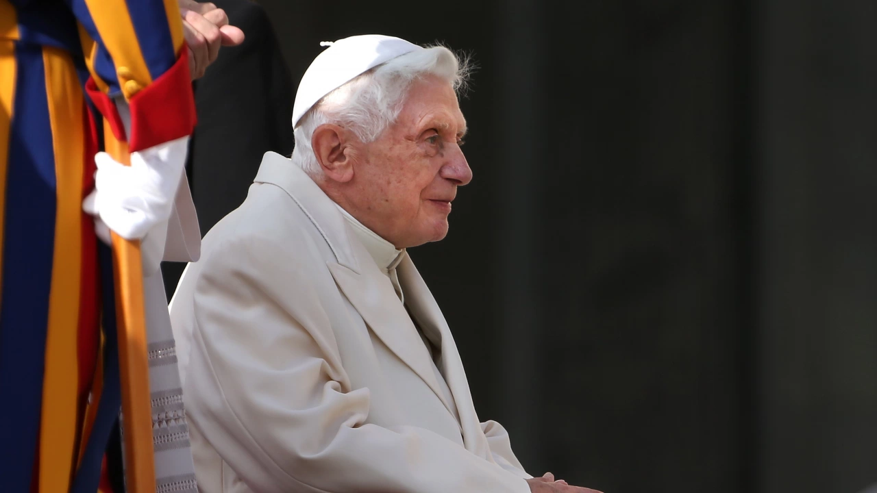 Бившият папа Бенедикт ХVI днес помоли за прошка жертвите на