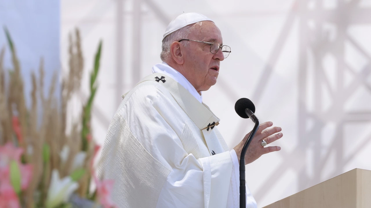 Война в Украйна ще е лудост заяви днес Папа Франциск