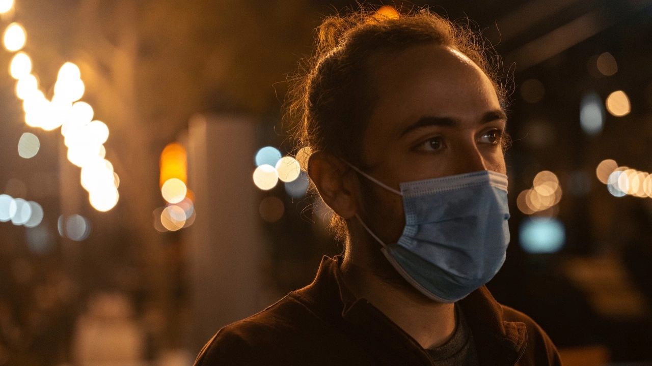 Задължителното носене на маски на открито в Италия отпада Остават