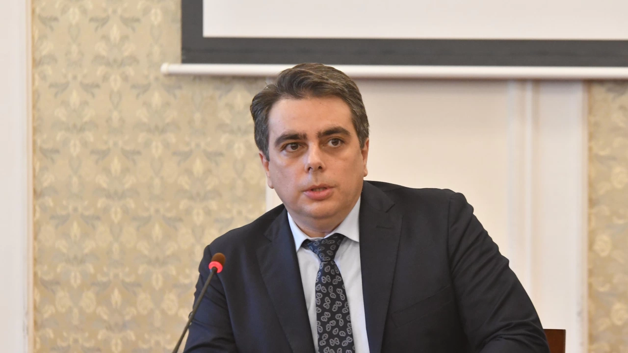 Заместник министър председателят по еврофондовете и министър на финансите Асен Василев поставя началото