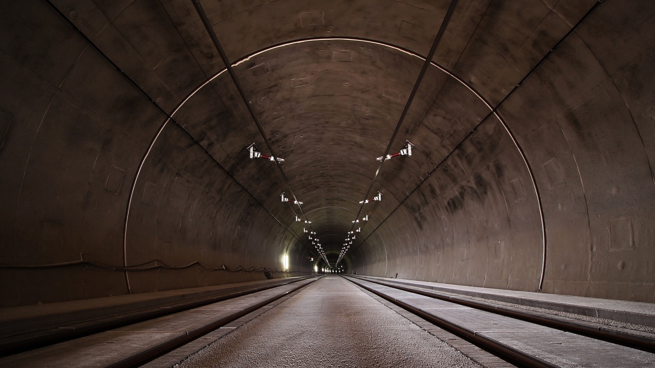 Движението в тунел „Траянови врата“ към Бургас е само в една лента