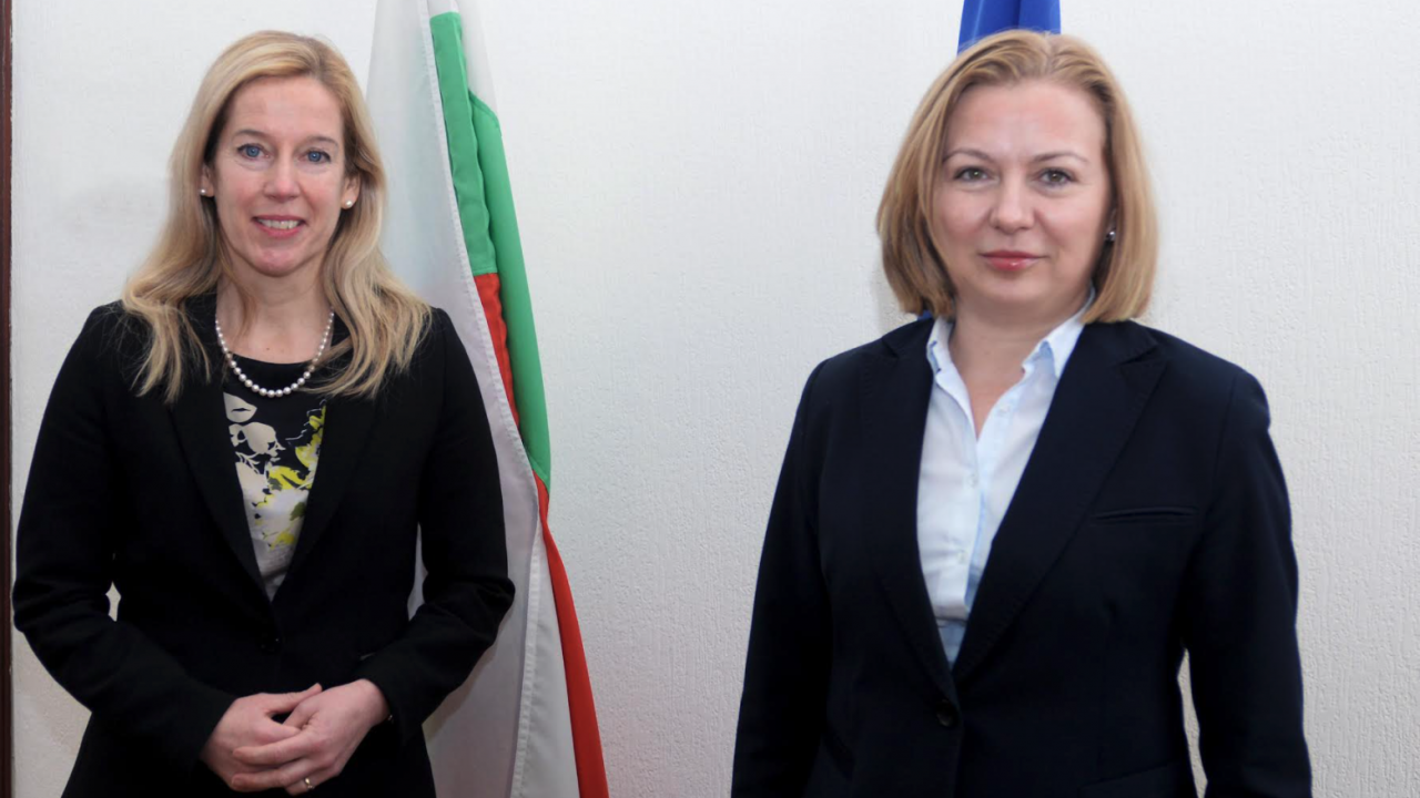 Министър Йорданова разговаря с представителя на УНИЦЕФ в България Кристина де Бройн