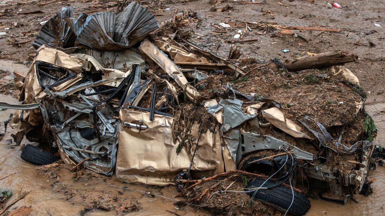 Осемнадесет души загинаха при свлачища и наводнения в Бразилия