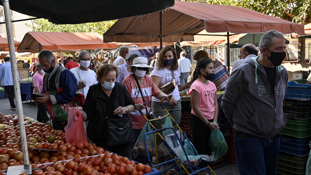  Около 300 хиляди неимунизирани жители в Гърция подлежат на глоба от 100 евро 