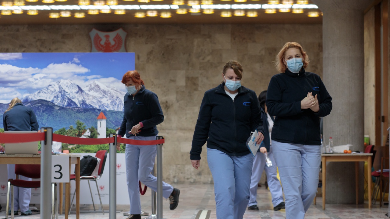  Словенски епидемиолози оферират разхлабване на коронавирус ограниченията 