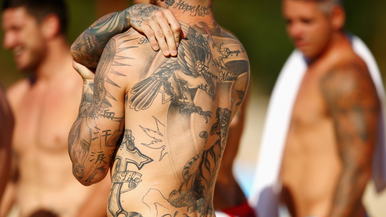 Проучване: 1/3 от българите не искат връзка с татуиран човек