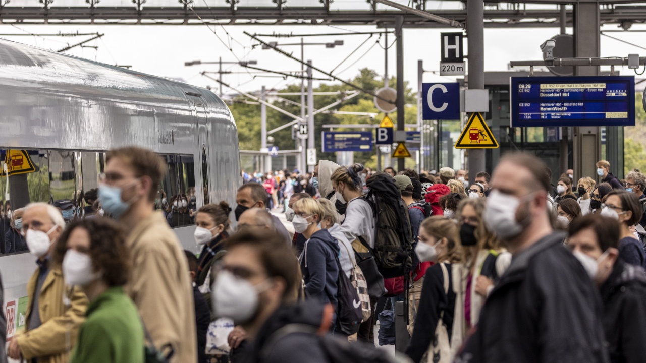 Германският железопътен оператор спря влаковете в половината страна заради буря
