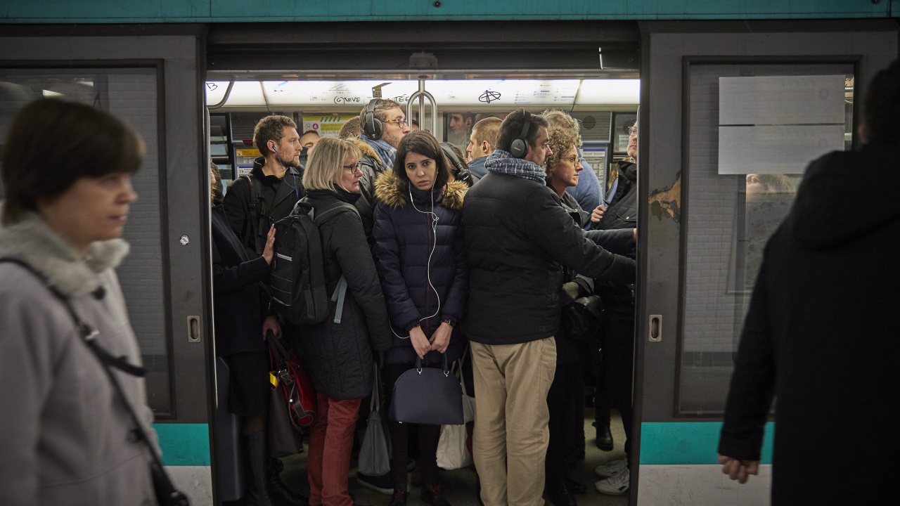 Движението на метрото и автобусите в Париж и региона ще