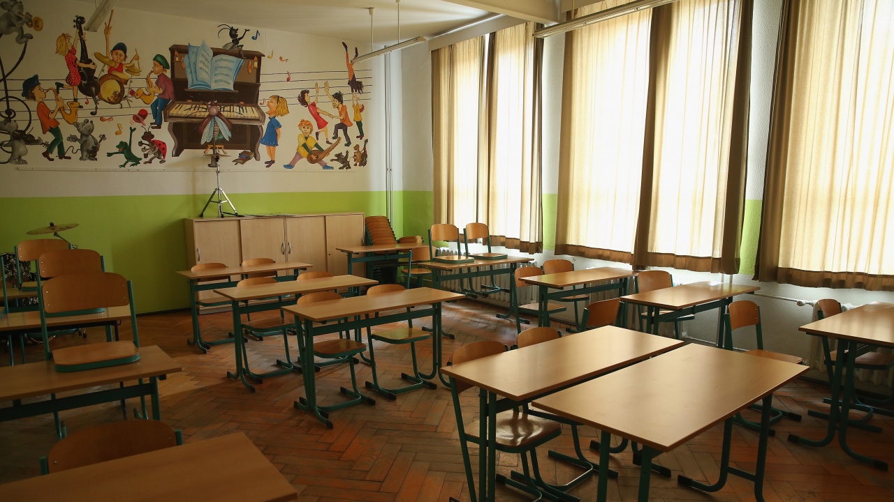 Учениците в Сърбия се връщат в училище от понеделник