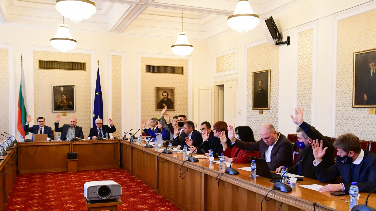 Приеха Бюджет 2022 в ресорната комисия на второ четене