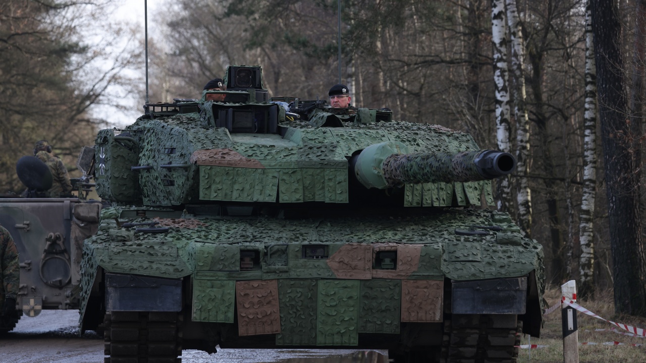 Колона от танкове навлезе в Донецк