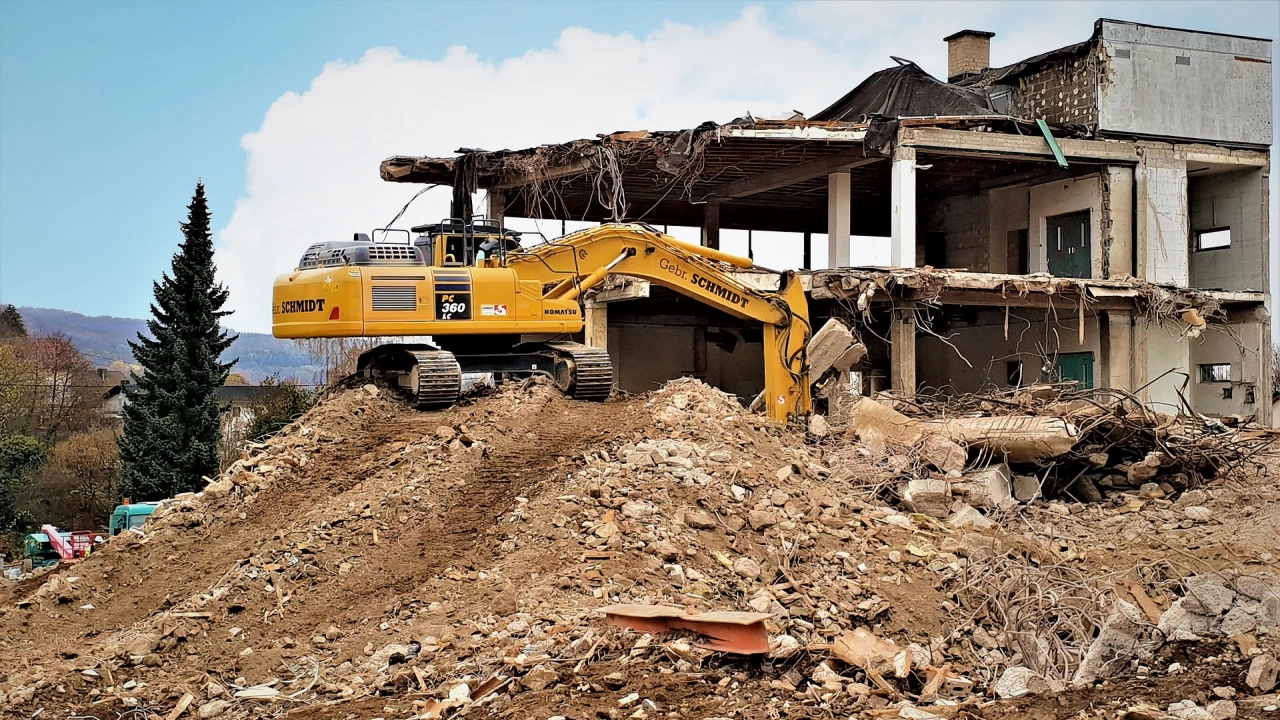 В Благоевград започва поетапно премахване на незаконни постройки на територията