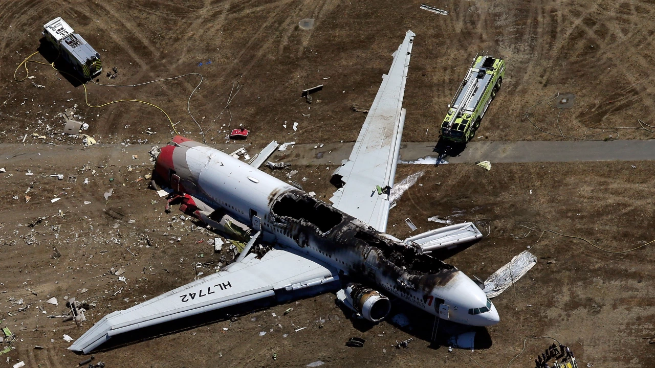 Властите издирват останките на самолет който се е разбил край
