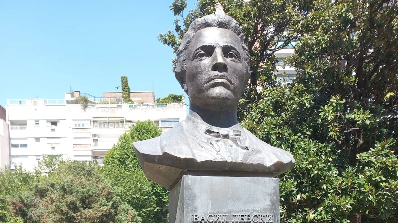 Бюстът на Васил Левски в Буенос Айрес който бе повреден