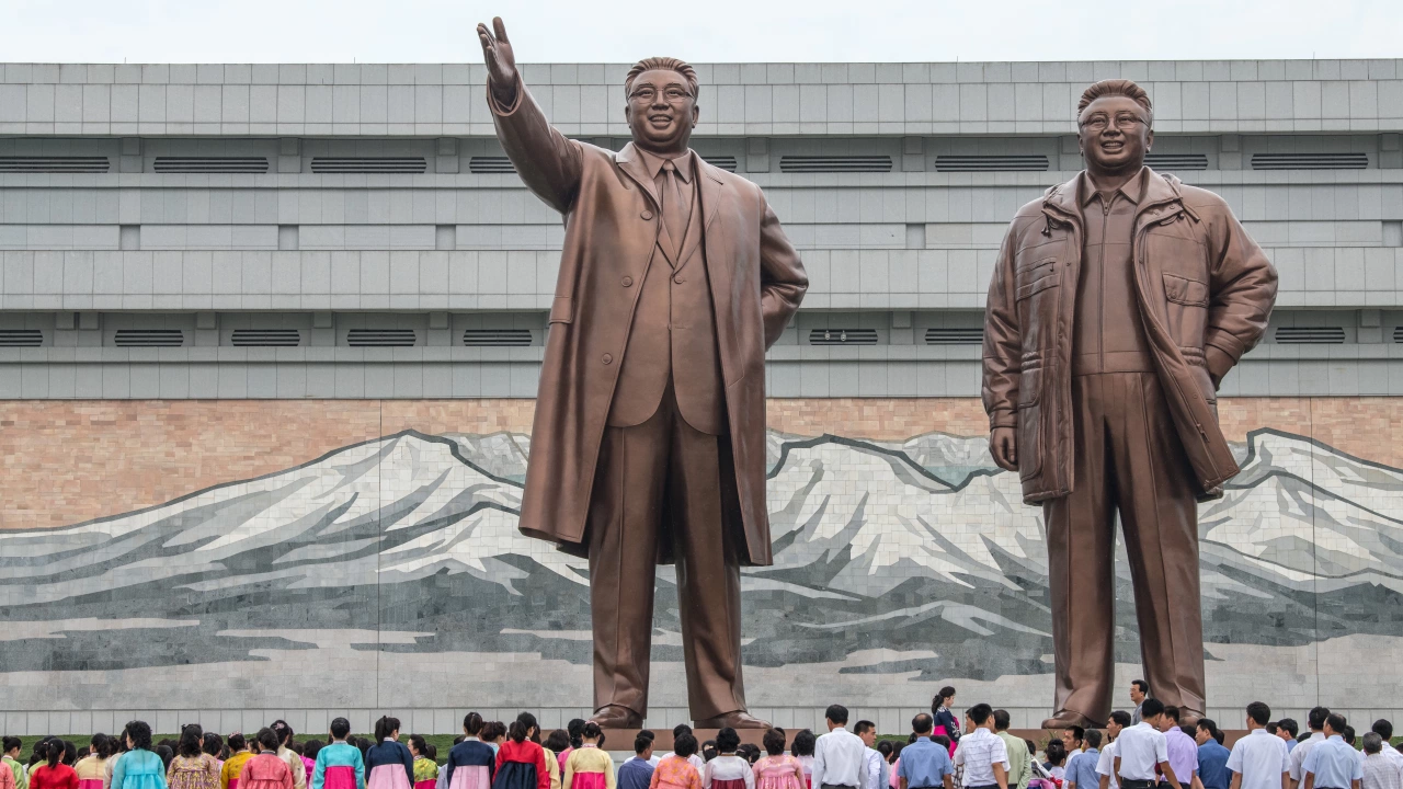 Северна Корея празнува 80 години от рождението на бившия си