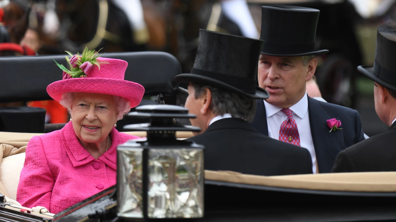 Кралица Елизабет втора ще помогне на сина си принц Андрю