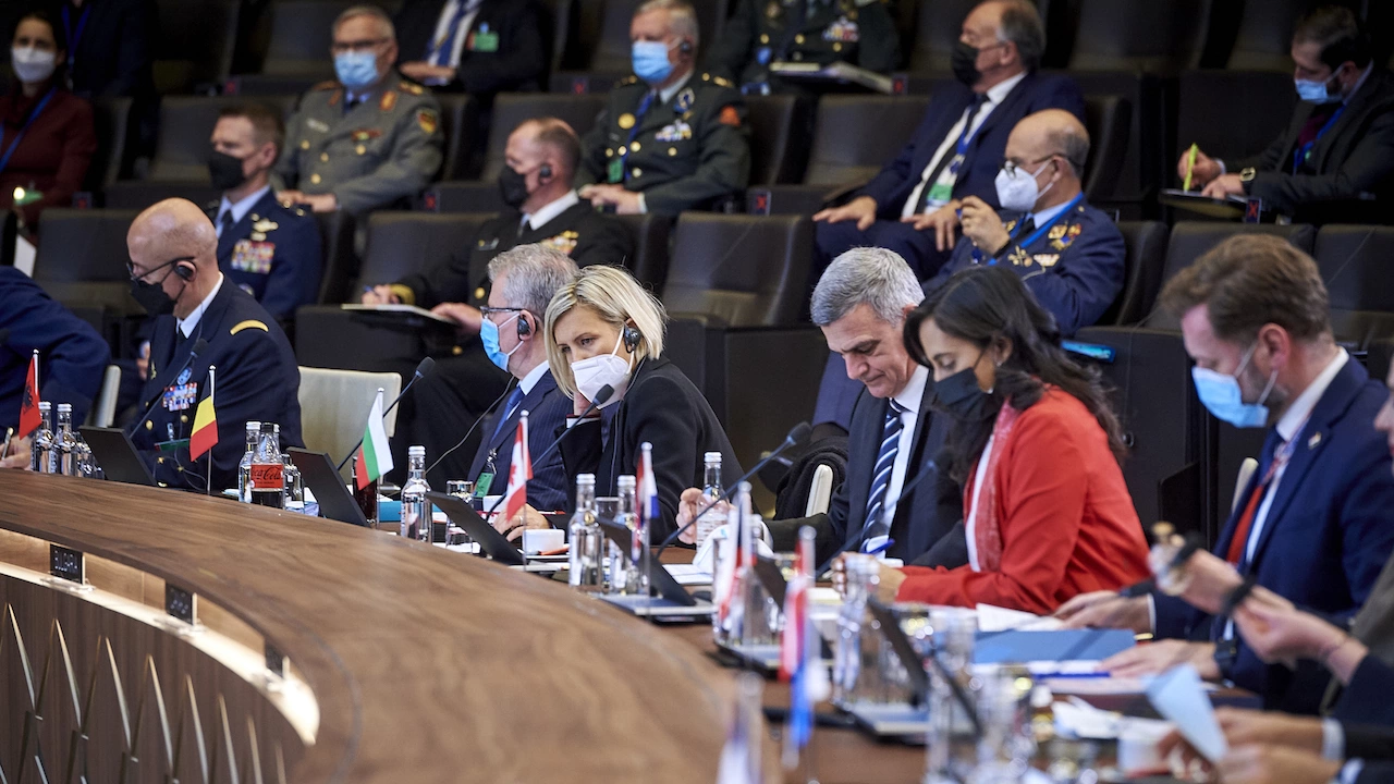 Първият ден на редовната  среща на министрите на отбраната на