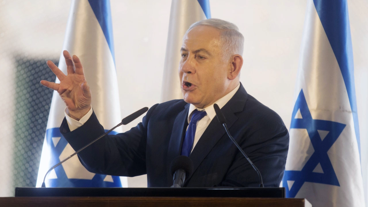 Нашата страна върви към диктатура това каза бившият израелски премиер