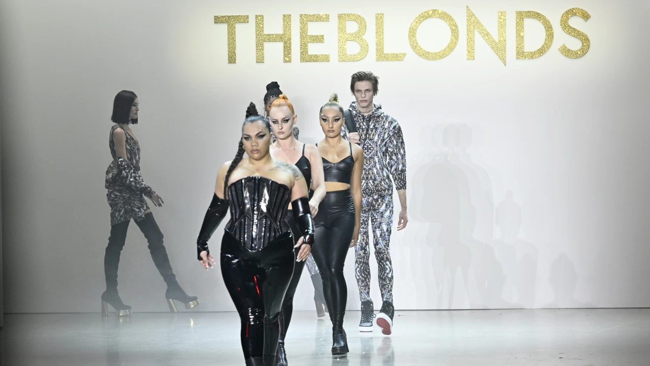 Шокиращото рок дизайнерско дуо Блондс закри Нюйоркската седмица на модата