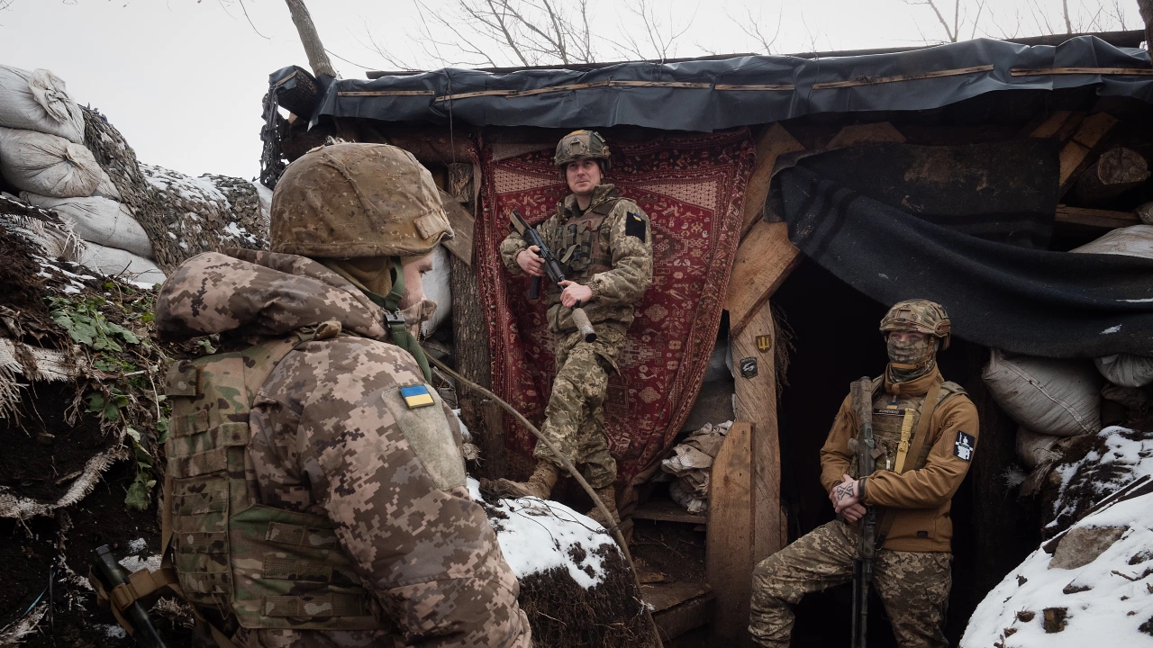 Сепаратистките и правителствените сили в Украйна продължават и днес да