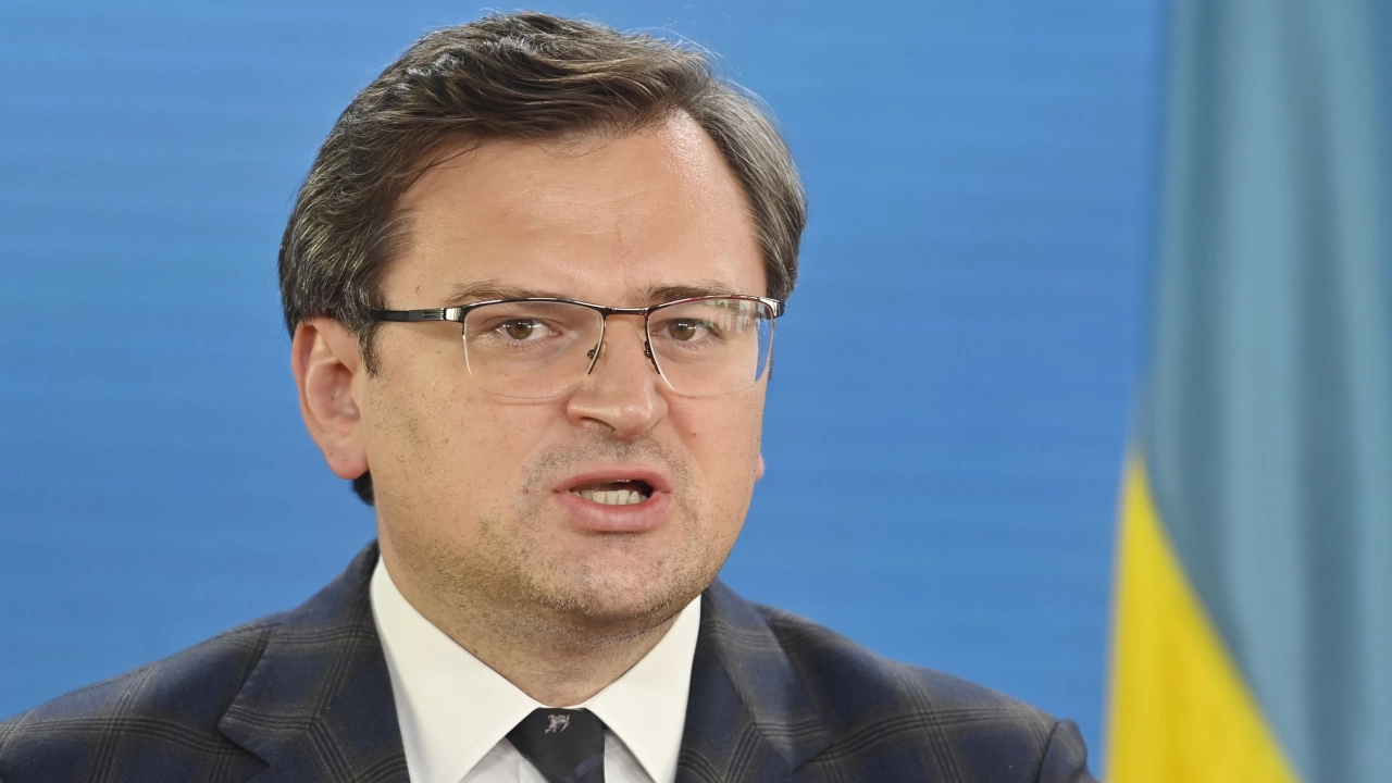 Украинският външен министър Дмитро Кулеба призова днес Запада да наложи