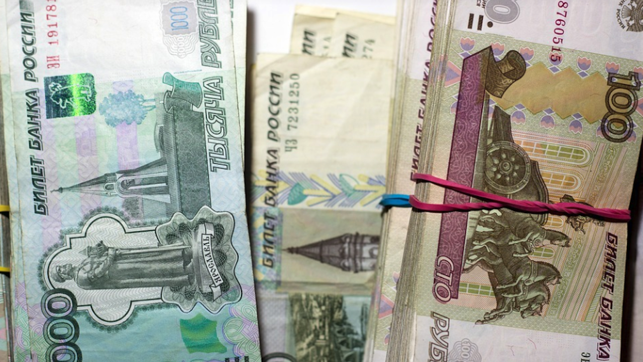 Руските банки са внесли 5 млрд. долара в брой през декември в случай на западни санкции