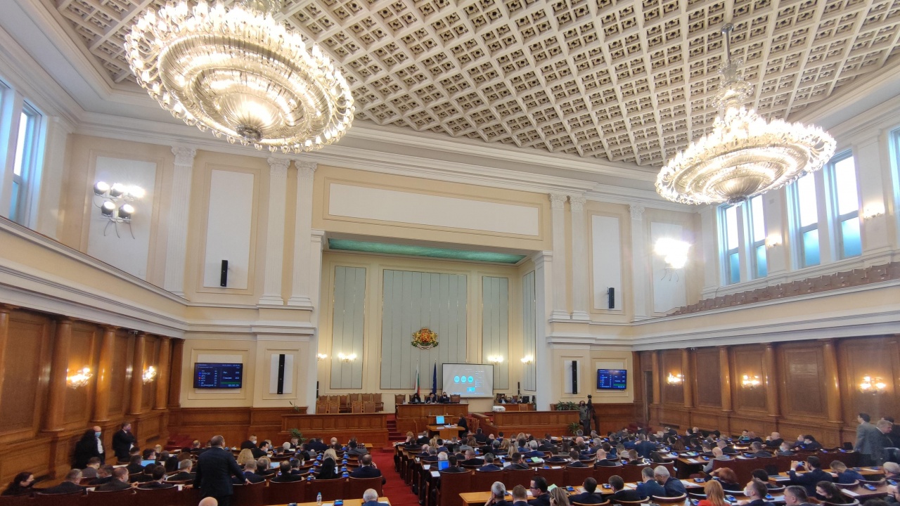 Извънредно заседание на парламента заради окончателното гласуване на Държавния бюджет